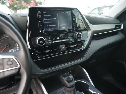 Used 2021 Toyota Highlander L FWD image 26
