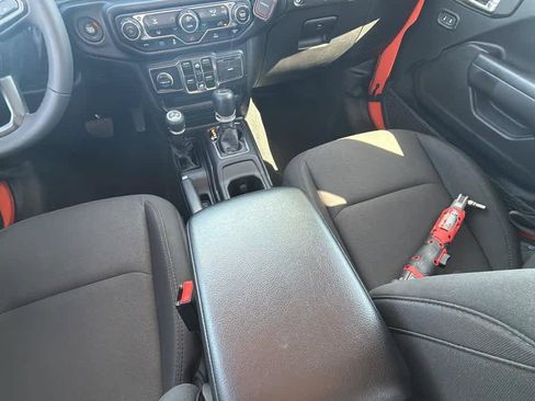 Used 2023 Jeep Wrangler Unlimited w/ 8.4" Radio Group AWD/4WD image 31
