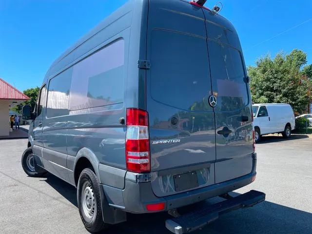Used 2018 Mercedes-Benz Sprinter 2500 image 4