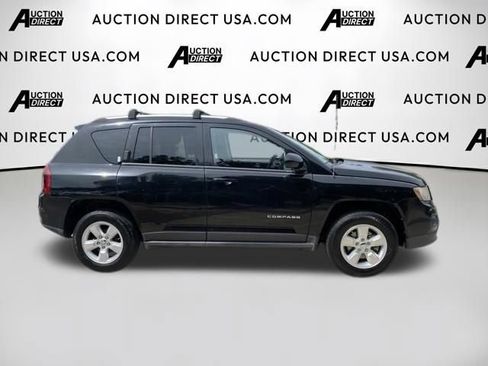 Used 2016 Jeep Compass Latitude FWD image 23