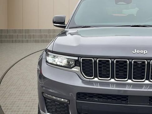 Used 2025 Jeep Grand Cherokee L Limited w/ Luxury Tech Group II AWD/4WD image 11