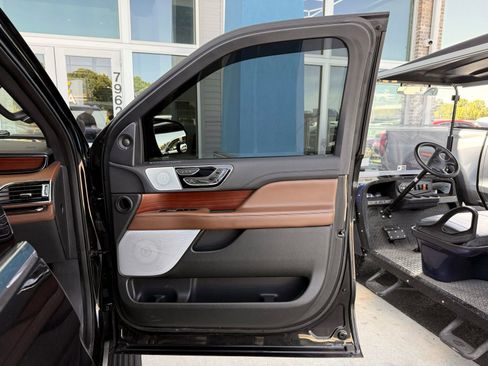 Used 2023 Lincoln Navigator Reserve AWD/4WD image 29