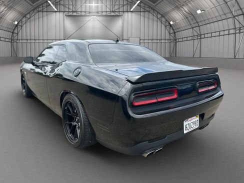 Used 2015 Dodge Challenger R/T Scat Pack w/ Leather Interior Group RWD image 4