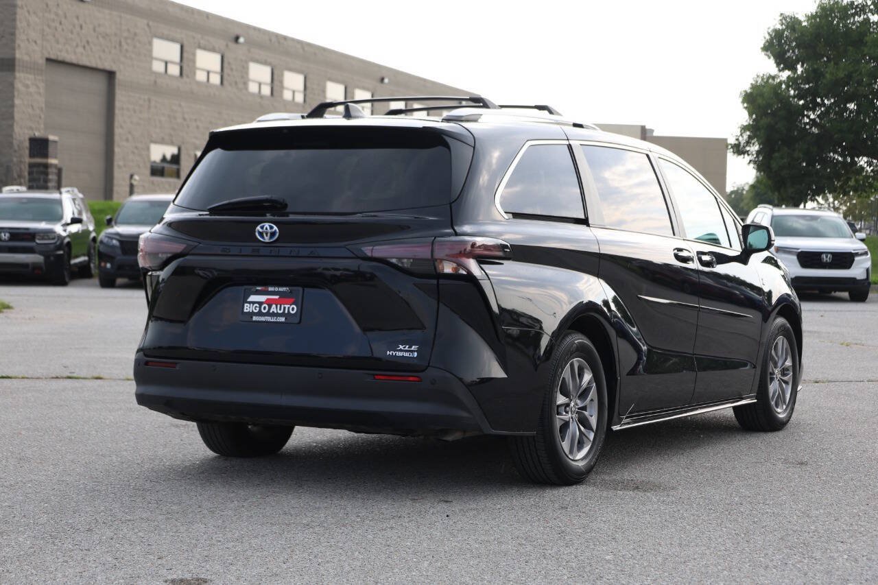 Used 2023 Toyota Sienna XLE FWD image 9
