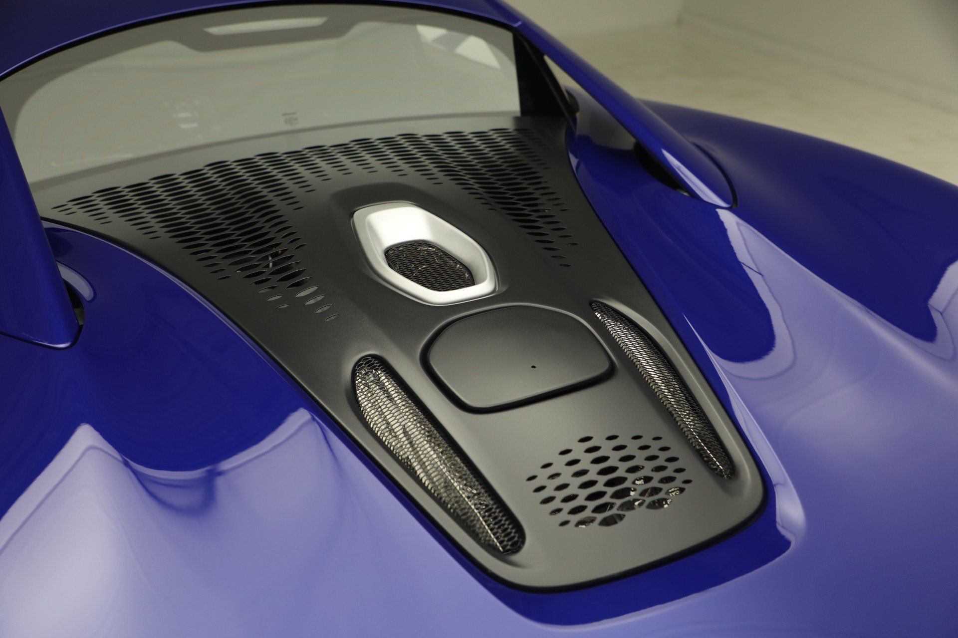Used 2024 McLaren Artura RWD image 33
