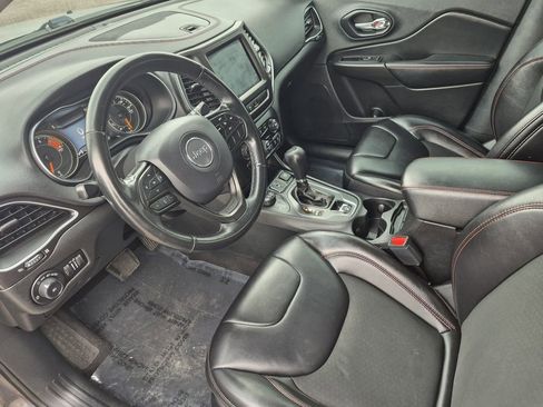 Used 2019 Jeep Cherokee Trailhawk w/ Cold Weather Group image 11