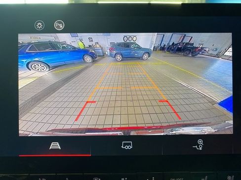 Certified 2023 GMC Canyon AT4 w/ AT4 Premium Package image 3