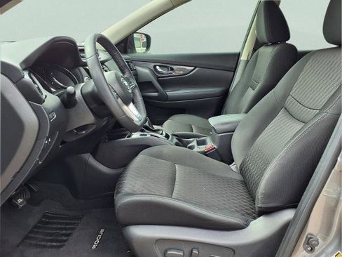 Certified 2019 Nissan Rogue SV image 12