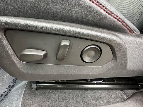 Used 2024 Chevrolet Colorado Z71 w/ Z71 Convenience Package 2 image 10