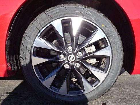 Used 2019 Nissan Sentra SR image 10