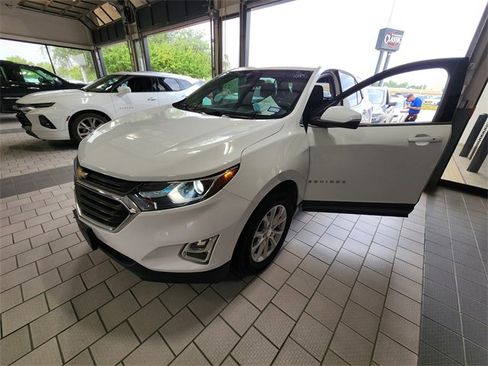 Used 2019 Chevrolet Equinox LT FWD image 3