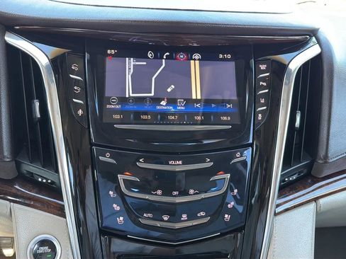 Used 2015 Cadillac Escalade ESV Luxury RWD image 21