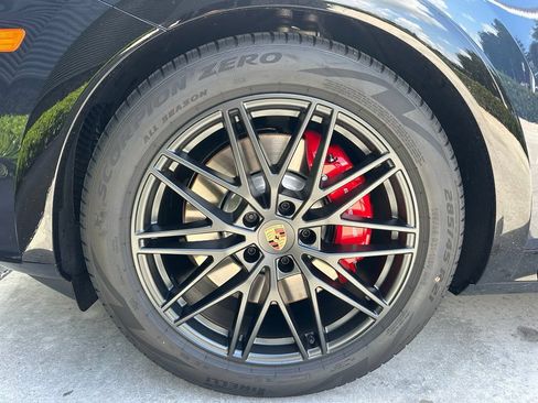 Used 2026 Porsche Cayenne GTS AWD/4WD image 15