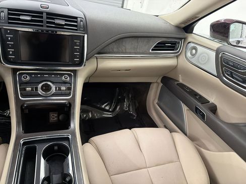 Used 2017 Lincoln Continental Reserve w/ Luxury Package FWD image 27