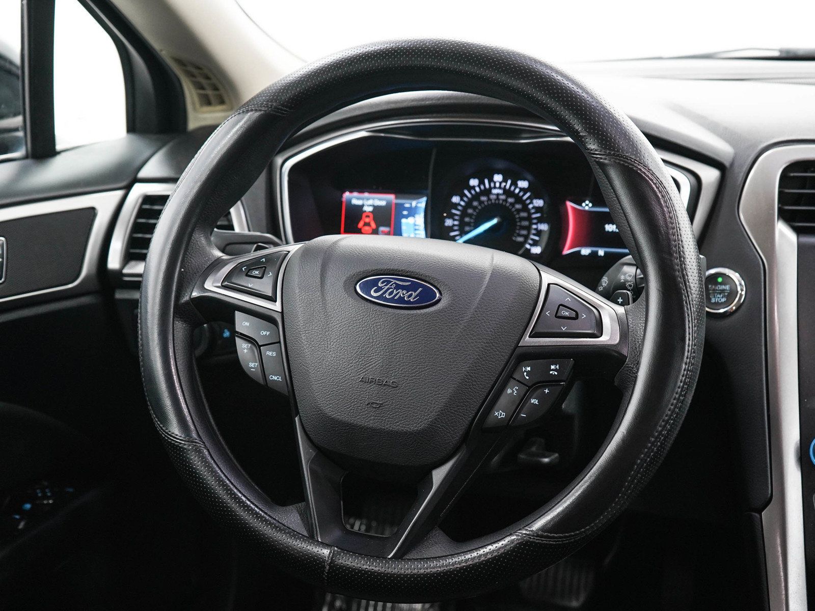 Used 2017 Ford Fusion SE w/ Fusion SE Technology Package FWD image 15