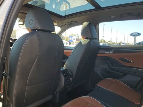 Used 2025 Volkswagen Tiguan SEL R-Line image 12