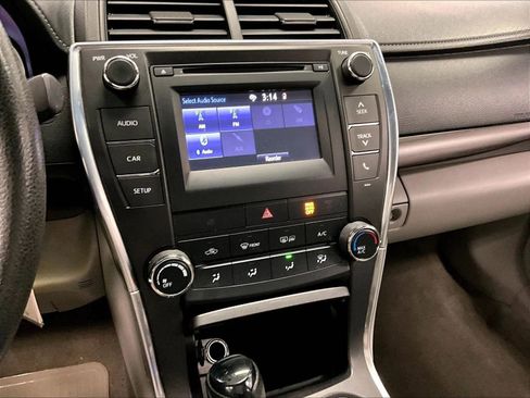 Used 2016 Toyota Camry LE image 7