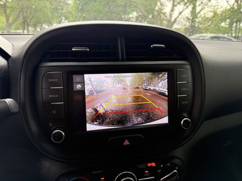 Used 2025 Kia Soul LX w/ LX Technology Package image 22