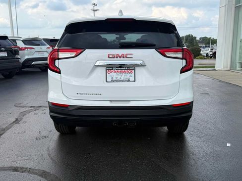 Used 2024 GMC Terrain SLE w/ LPO, Cargo Package FWD image 5