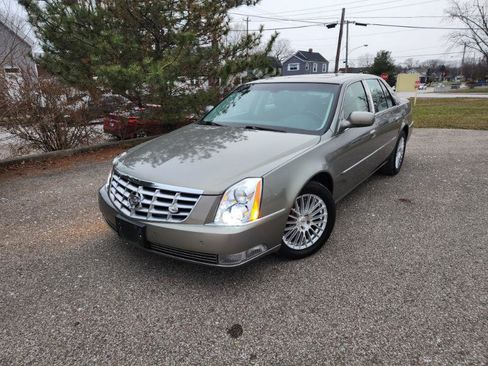 Used 2011 Cadillac DTS Luxury image 3