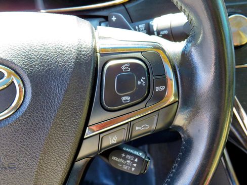 Used 2017 Toyota Avalon Limited image 24