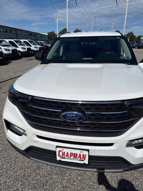 Used 2022 Ford Explorer XLT w/ Equipment Group 202A AWD/4WD image 12