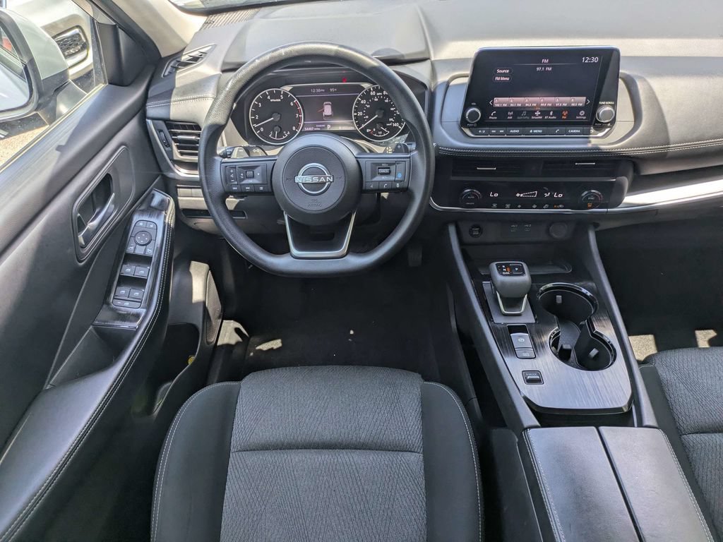 Used 2024 Nissan Rogue SV FWD image 29