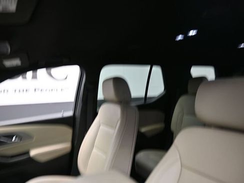 Used 2023 Chevrolet Traverse LT w/ LT Premium Package image 17