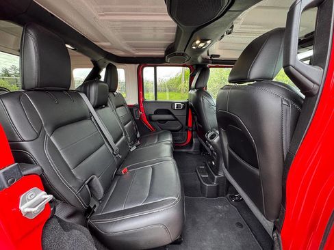 Used 2020 Jeep Wrangler Unlimited Sahara w/ Uconnect 4C Nav & Sound Group AWD/4WD image 15