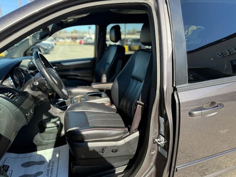 Used 2017 Dodge Grand Caravan GT FWD image 9