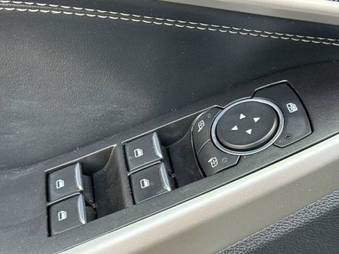 Used 2021 Ford Explorer XLT AWD/4WD image 12