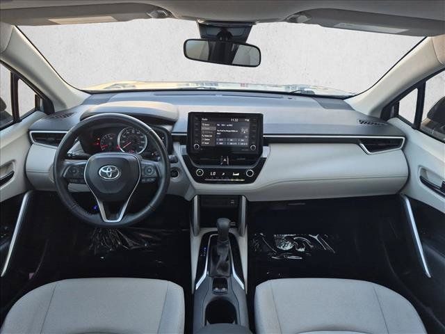 Used 2022 Toyota Corolla Cross LE w/ Moonroof Package AWD/4WD image 17
