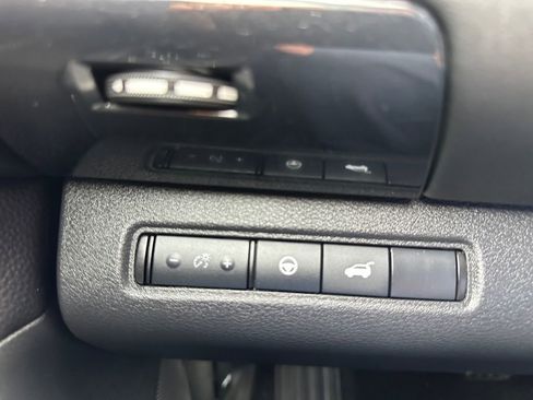 Used 2024 Nissan Pathfinder SV w/ SV Premium Package image 18