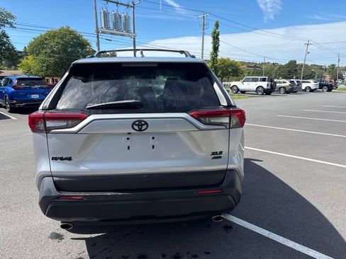 Used 2019 Toyota RAV4 XLE Premium AWD/4WD image 7