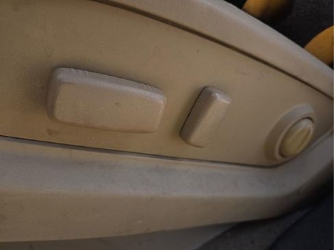 Used 2011 GMC Acadia Denali image 19