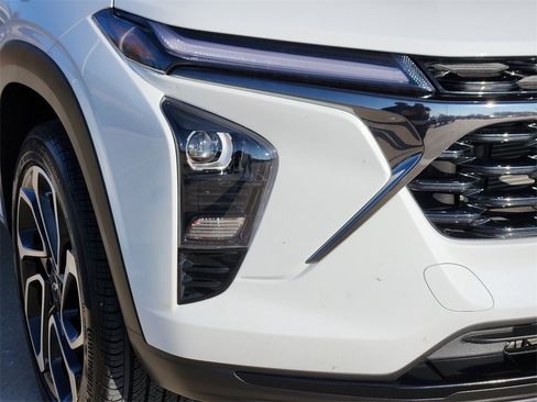 Used 2025 Chevrolet Trax RS w/ Driver Confidence Package image 10