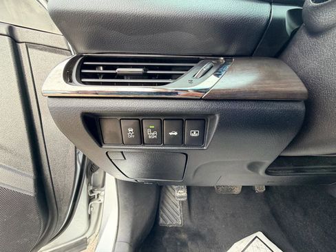 Used 2016 Toyota Avalon Limited image 23