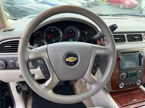 Used 2011 Chevrolet Avalanche LTZ image 45