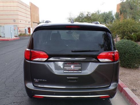Used 2017 Chrysler Pacifica Touring-L Plus image 4