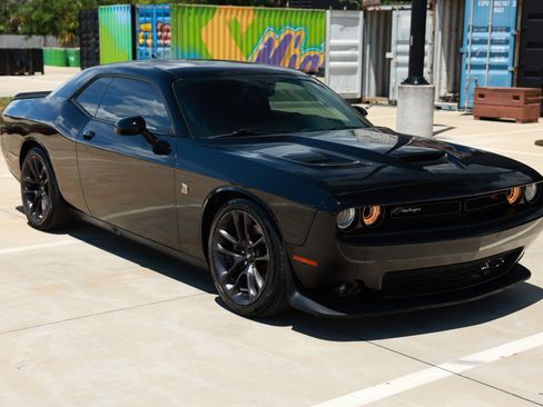Used 2020 Dodge Challenger R/T Scat Pack w/ Plus Package RWD image 19