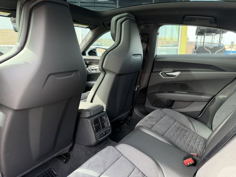 Used 2022 Audi e-tron GT Premium Plus w/ Performance Package image 38