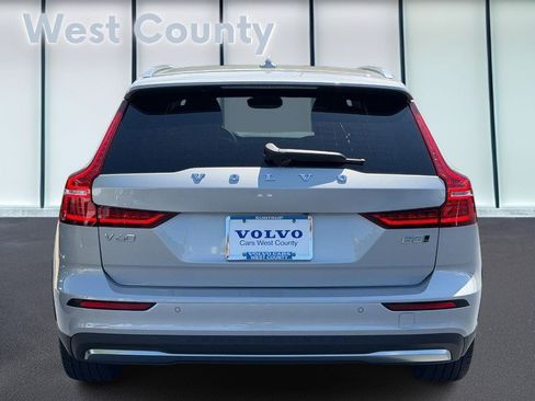 Used 2025 Volvo V60 B5 Cross Country Plus AWD/4WD image 6
