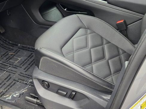 Used 2025 Volkswagen Atlas SE image 25