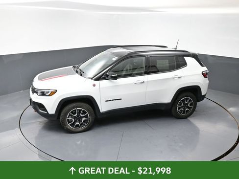 Used 2025 Jeep Compass Trailhawk w/ Trailer Tow Group image 48