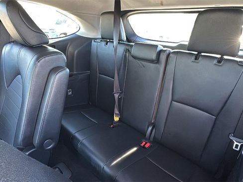 Certified 2024 Toyota Highlander XLE image 25