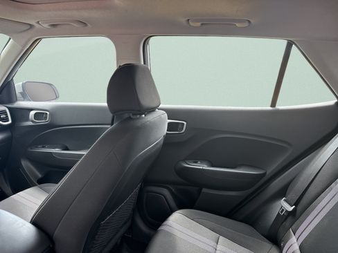 Used 2025 Hyundai Venue SEL FWD image 26
