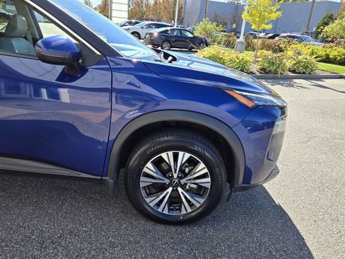 Used 2023 Nissan Rogue SV w/ SV Premium Package image 16
