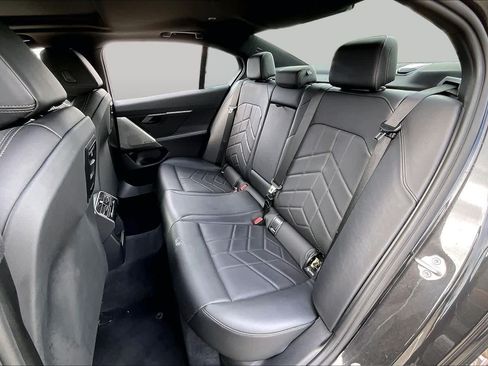 Used 2025 BMW 530i RWD image 18