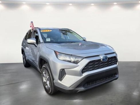 Used 2022 Toyota RAV4 LE image 1