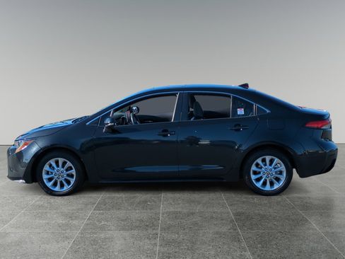 Used 2020 Toyota Corolla XLE image 2